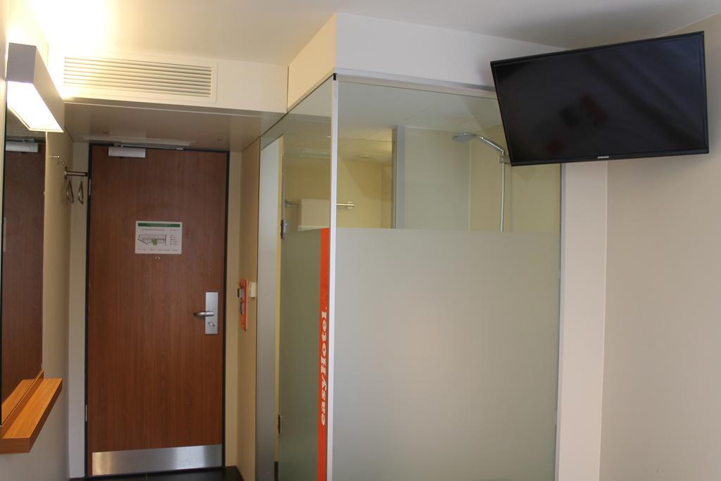 Easyhotel Frankfurt City Center Frankfurt am Main Zimmer foto