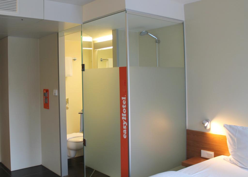 Easyhotel Frankfurt City Center Frankfurt am Main Zimmer foto